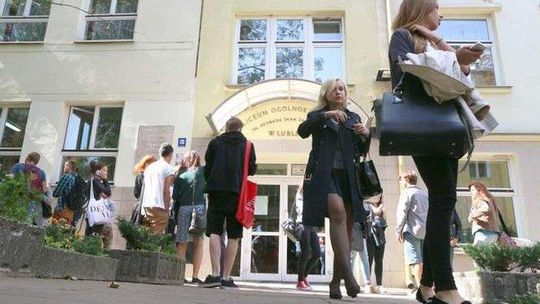 Szykują bunt w "Zamoyu. Biuro RPO: "Zakaz wychodzenia to ograniczenie wolności"