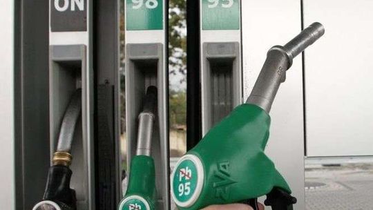 Szykuje się zmiana ustawy. Kierowcy zapłacą więcej za paliwo