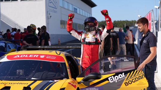 Szymon Ładniak na podium w Portugalii
