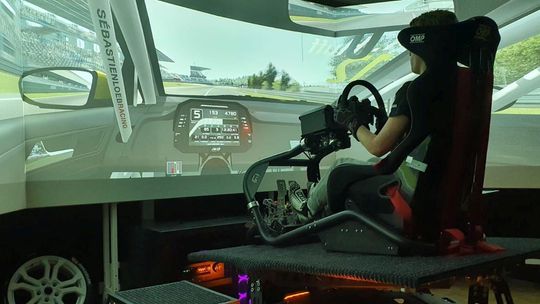 Szymon Ładniak zadebiutuje w wyścigu SimRacingowym