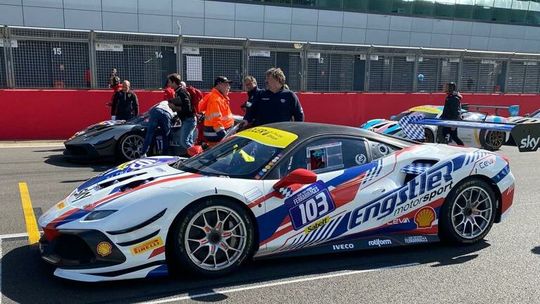 Szymon Ładniak został zawodnikiem prestiżowej serii Ferrari Challenge Europe