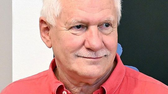 Tablica dla profesora. Wybitny grafik w Alei Sław