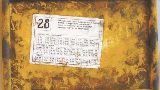 Tablice z rozkładem jazdy na wystawie. Agnieszka Wójtowicz w Galerii Gardzienice