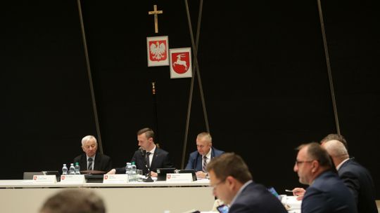 Tajemnicze stanowisko radnych PiS