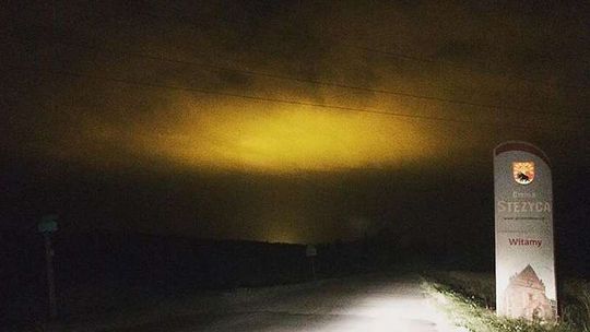 Tajemnicze światło na niebie. Co sfotografowali nasi Czytelnicy?