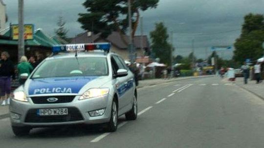 Tajemnicze zniknięcie mercedesa w Okunince. "Już podłogę chce odrywać, już policję zaczął wzywać"