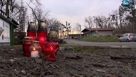 Tajemniczy wypadek: Ciała ułożone w samochodzie? Jedno znaleziono w lesie