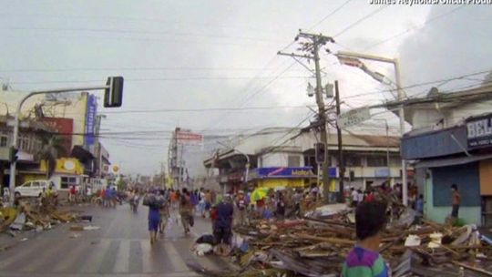 Tajfun na Filipinach. Zginęło co najmniej 10 tys. osób (wideo)