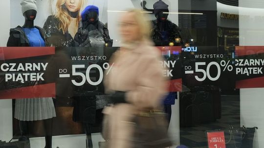 Tak nas kuszą sklepy przed Black Friday. Promocje, które mogą okazać się pułapkami