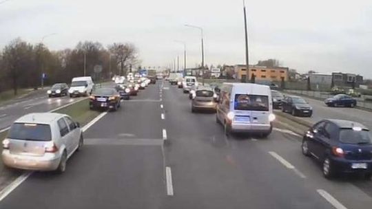 Tak powinni się zachowywać wszyscy kierowcy [wideo]
