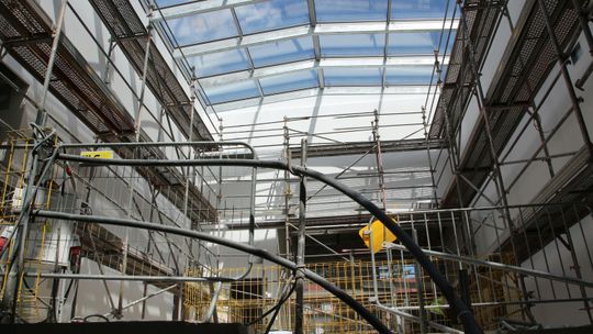 Tak powstaje nowa biblioteka w Puławach. Kiedy koniec prac?