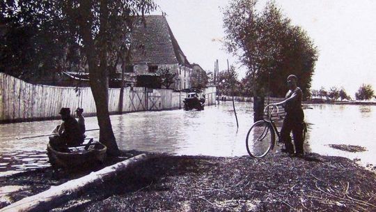 Tak przed laty walczono z powodziami nad Wisłą. Pierwsze próby poznania żywiołu