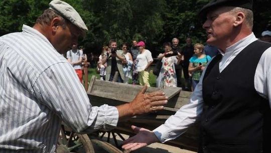 Tak się kiedyś handlowało końmi. Jarmark w skansenie