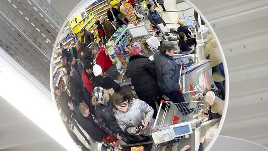 Tak się pracuje za ladą i kasą. Klienci potrafią pogrozić śmiercią