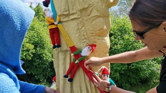 Tak się świętuje urodziny patronki osiedla w Lublinie.  Krasnoludki są na świecie