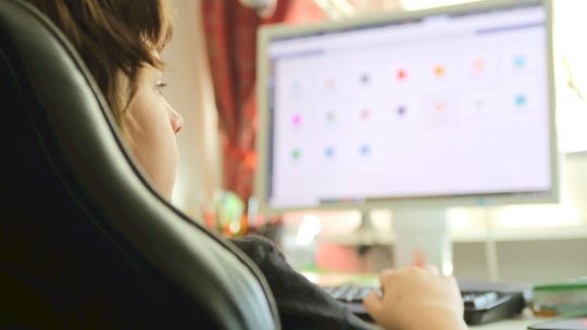 Tak zdalne lekcje nie powinny wyglądać. Lubelska szkoła tłumaczy nauczyciela