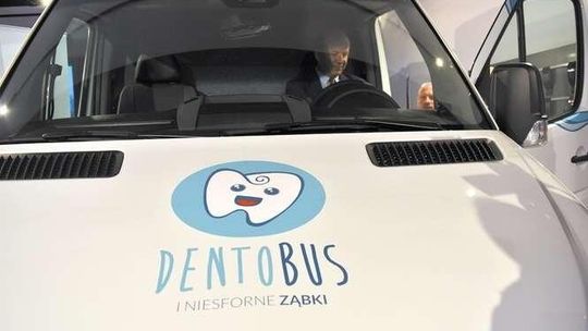 Taki samochód będzie jeździł po woj. lubelskim. Będą w nim leczyć zęby dzieciom