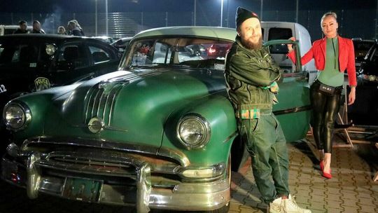 Takich samochodów nie zobaczysz codziennie. Nocą klasyki wyglądają jeszcze lepiej. Zdjęcia