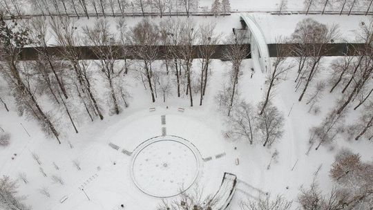 Takiego parku Ludowego jeszcze nie widzieliście. Zimą z lotu ptaka [zdjęcia]