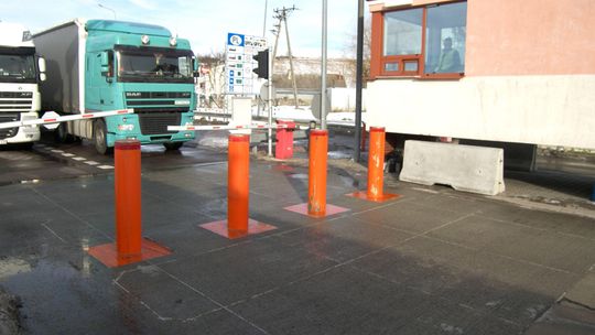 Takiej blokady na przejściu granicznym nie pokona nawet rozpędzona ciężarówka