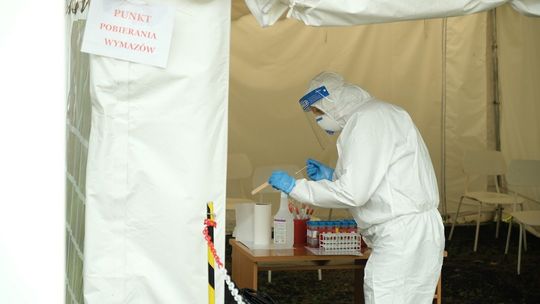 Takiej liczby zakażeń koronawirusem jeszcze w Polsce nie było. Zmarło 130 osób