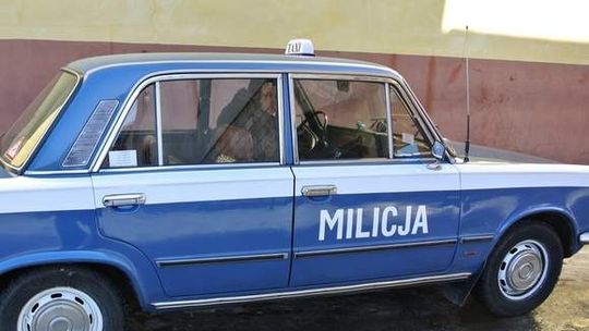 Taksówka jak stary milicyjny radiowóz