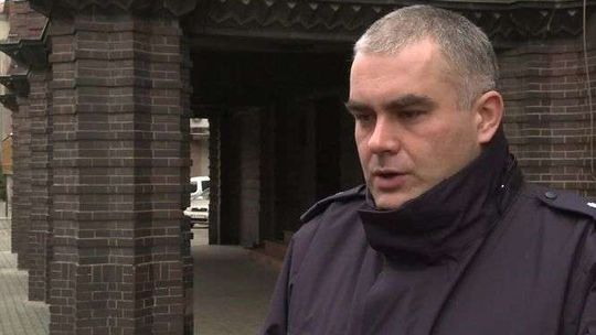 Taksówkarz uciekał przed policjantami. Kiedy go zatrzymali, zaatakował ich gazem