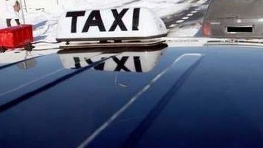 Taksówkarz zaatakował klienta gazem, ten wszystko nagrał