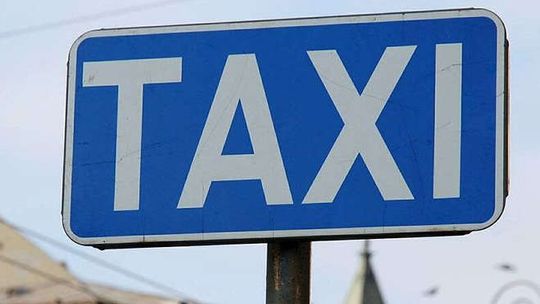 Taksówkarze źli, bo stracili postój