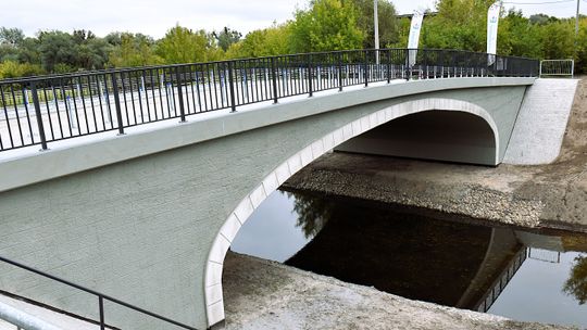Tam gdzie dawniej skrzypiały deski, dziś błyszczy beton. Włodawa otworzyła nowy most