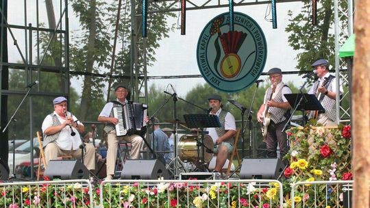 Tańce na świeżym powietrzu. XXIV Festiwal Kapel Ulicznych i Podwórkowych Łęczna 2021 [zdjęcia]