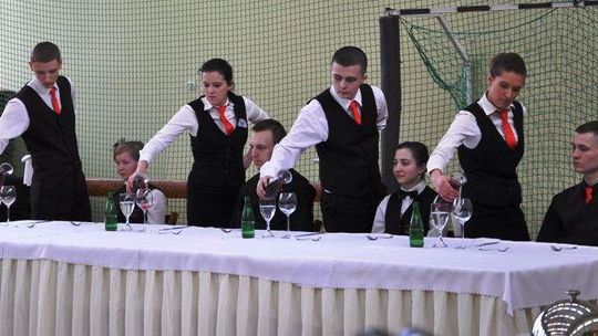 Tańczący kelnerzy w Puławach