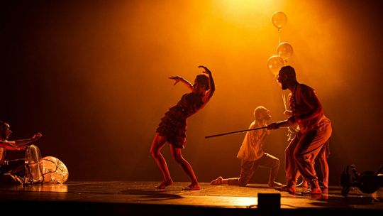 Taneczny spektakl "Do łez" na scenie Centrum Kultury