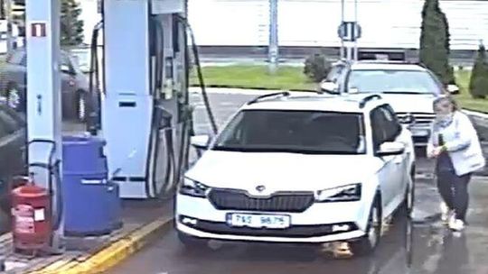 Tankowała na stacji paliw w Puławach. Zapłaciła dziwnym banknotem