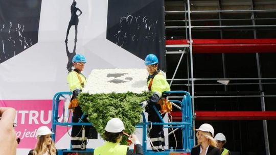 Tarasy Zamkowe już nie urosną, dziś zawieszono wiechę (zdjęcia, wideo)