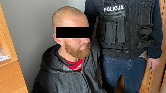 Targ przy ul. Ruskiej. Przystawił nóż do gardła, uderzył młotkiem w głowę