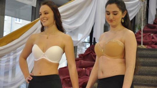 Targi Ślubne w Puławach. Pokaz sukien ślubnych i biustonoszy