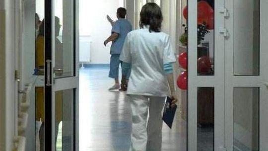 Tata nie może zostać w nocy z chorym dzieckiem