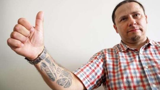 Tatuaż w pracy? Mieszkaniec Lubartowa walczy o oswojenie tatuaży