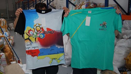 Te koszulki na Euro 2012 były podrabiane. Przyjechały z Turcji