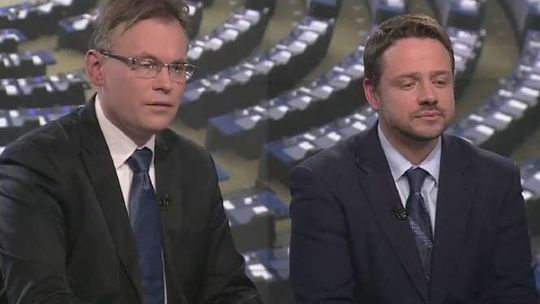 "Teatr polityczny" i "PiS dyskredytowało KE". Trzaskowski i Mularczyk o debacie