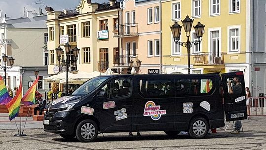 "Tęczowi Pogromcy Mitów" w Chełmie. Było więcej policjantów niż zainteresowanych mieszkańców