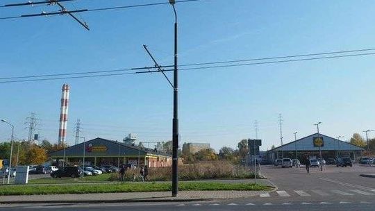 Tego jeszcze nie było. Chcą rozebrać supermarket i zbudować go od nowa. Ale bliżej drogi