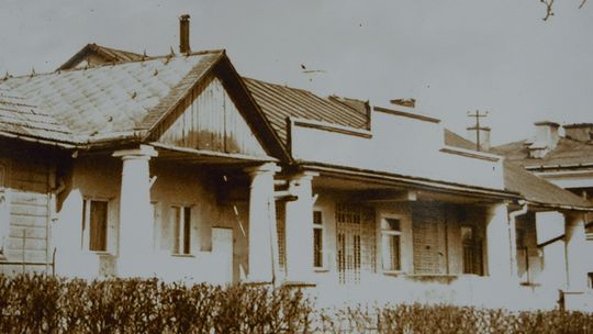 Tej restauracji już nie ma. Ale zachowały się zdjęcia i książka kucharska [przepisy]