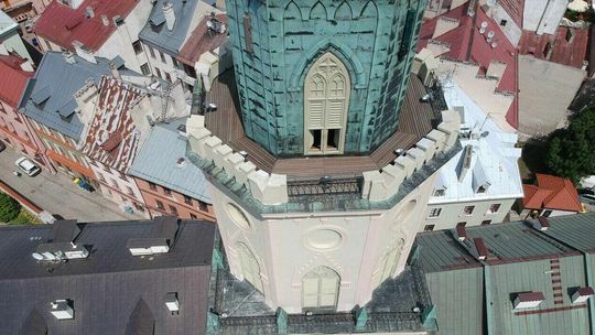 Tej staruszce trzeba wyszorować ząbki