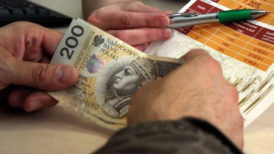 Telefon do dłużnika za 35 zł, list polecony za 40 zł. Te banki zdecydowanie przesadziły