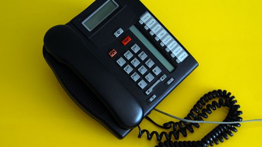 Telefony z pogróżkami do radnych z Ryk