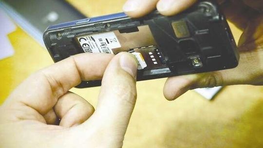 Telefony zamilkną o północy. Zmiany zwiększą bezpieczeństwo, czy inwigilację obywateli?