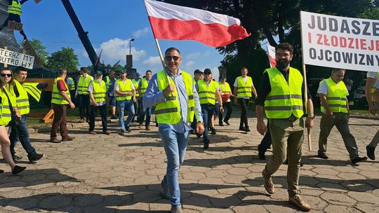„Telus, nie sprawdziłeś się”. Protest Oszukanej Wsi na wystawie w Sitnie