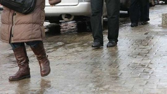 Temperatura wzrośnie, ale może być ślisko na drogach i chodnikach. Prognoza pogody na najbliższe dni